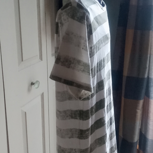 Tee - Picture 3 of 5